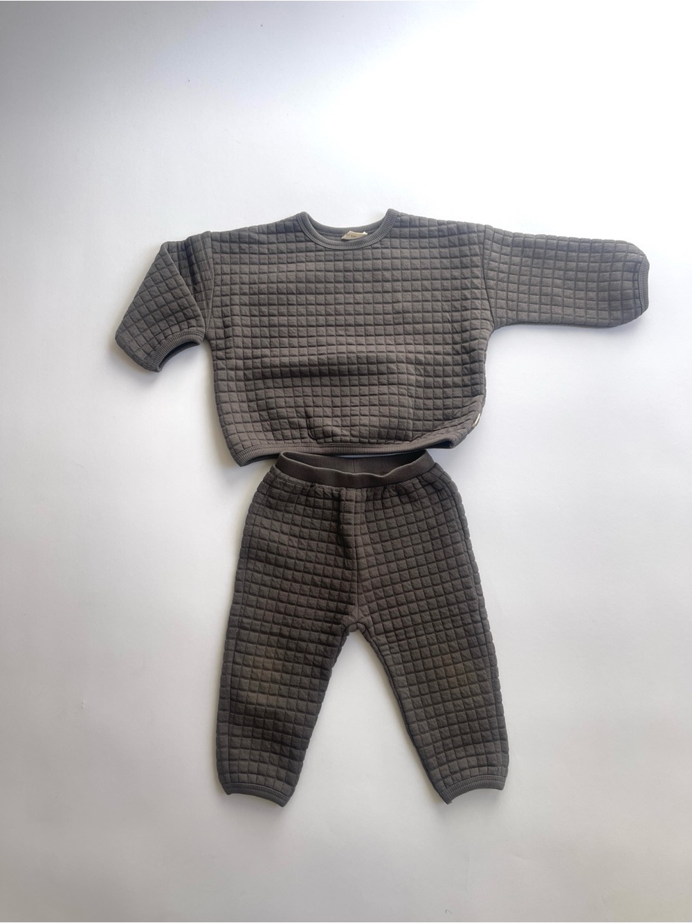 Quincy Mae Quilted Kids Sweatpant Set in Charcoal